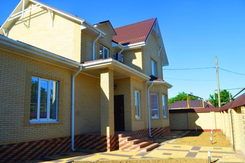 Фотография гостевого дома RICHI с бассейном