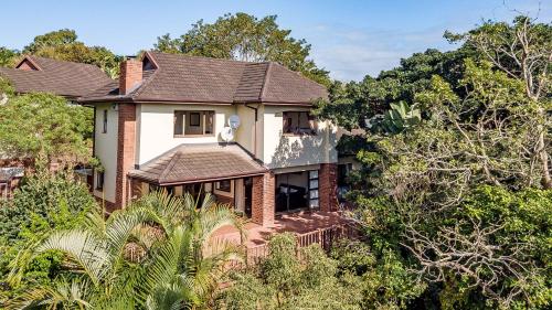 Фотография гостевого дома Turnberry House T16 - Selborne Golf Estate