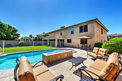 Фотографии гостевого дома 
            Spacious Litchfield Park Home with Yard, Heated Pool