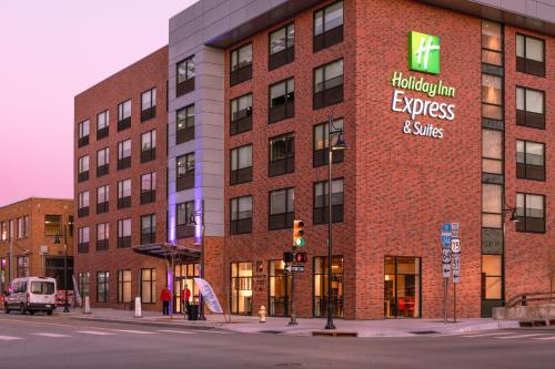 Фотография гостиницы Holiday Inn Express & Suites - Tulsa Downtown - Arts District, an IHG Hotel