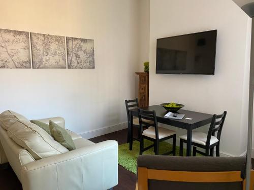 Фотография гостевого дома Apex Living NE Beachville House 4 Beds FREE PARKING