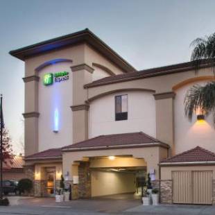 Фотографии гостиницы 
            Holiday Inn Express Redwood City Central, an IHG Hotel