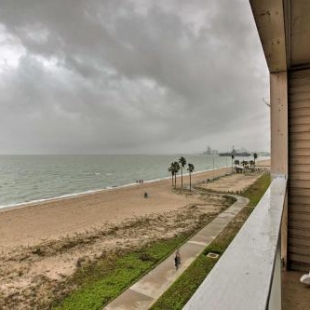 Фотография гостевого дома Breezy Beachfront Condo in Heart of Corpus Christi