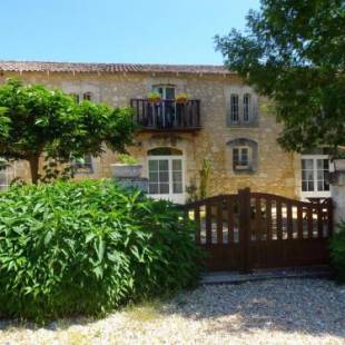 Фотографии гостевого дома 
            Maison de 2 chambres avec piscine partagee jacuzzy et jardin amenage a Saint Front de Pradoux
