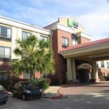 Фотография гостиницы Holiday Inn Express & Suites Wharton, an IHG Hotel