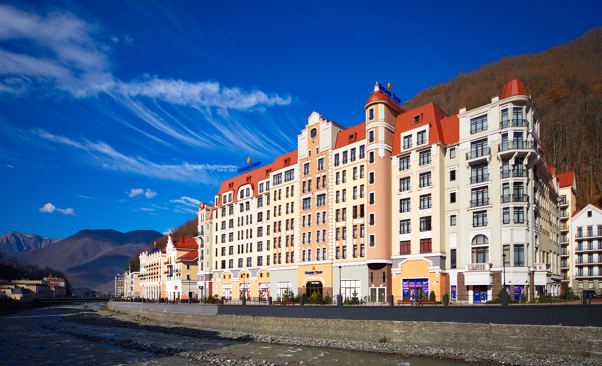 Село эстосадок сочи краснодарский край. Отель Golden Tulip Rosa Khutor 4*. Красная Поляна Сочи Голден Тулип. Голден Тулип роза Хутор. Голден Тулип Сочи роза Хутор.