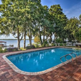 Фотография гостевого дома Waterfront Winter Haven Home with Dock and Hot Tub!