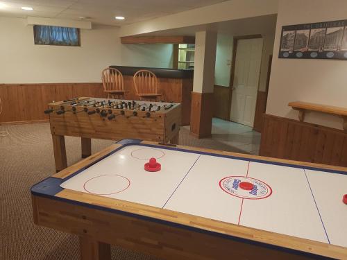 Фотография гостевого дома Sarnia's Man Cave welcomes you... Game ON!