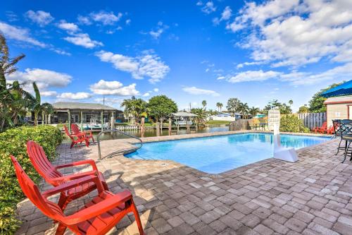 Фотографии гостевого дома 
            Merritt Island Home on Canal Private Heated Pool!