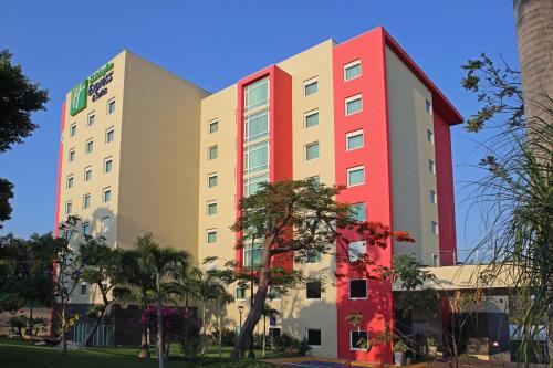 Фотографии гостиницы 
            Holiday Inn Express & Suites Cuernavaca, an IHG Hotel