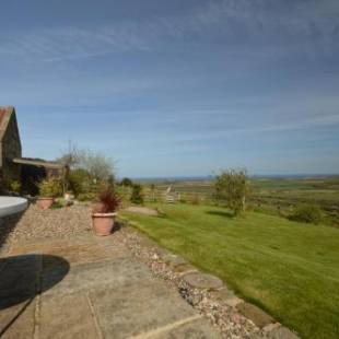 Фотографии гостевого дома 
            Spangle Cottage, Borrowby Farm Cottages