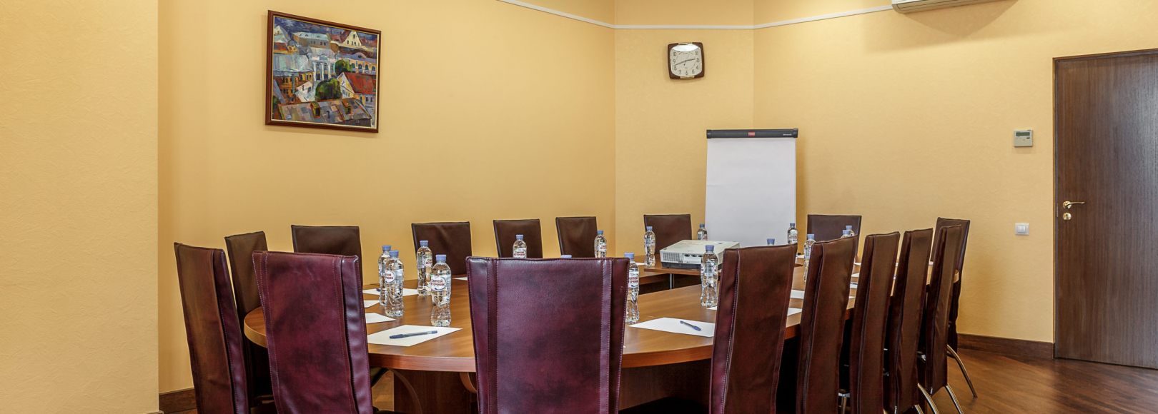 Фотография комнаты для переговоров Николь