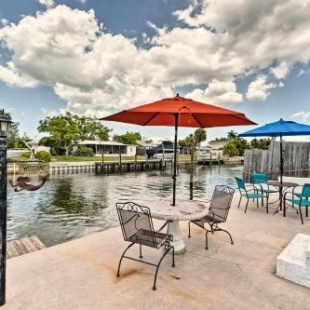 Фотография гостевого дома Canalfront Bradenton Home with Dock and Pool!