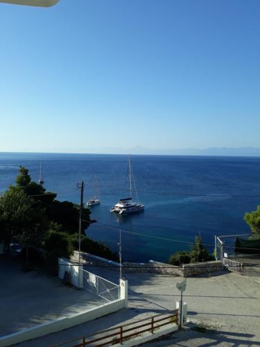 Фотография гостевого дома Stafylos Rooms