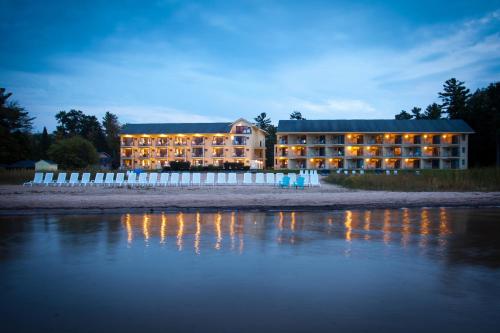 Фотография гостиницы Pointes North Beachfront Resort Hotel