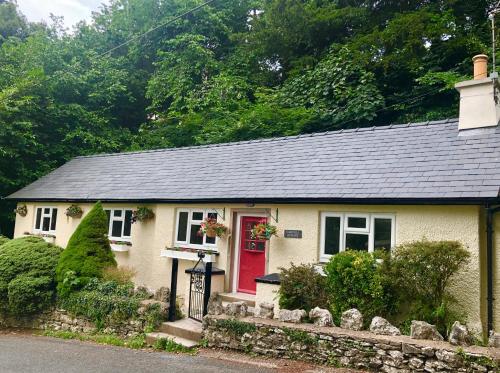 Фотография гостевого дома Hampsfell Cottage, quaint and comfy by the Lake District