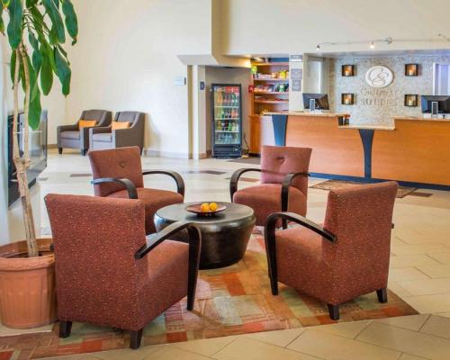 Фотография гостиницы Comfort Suites Waldorf