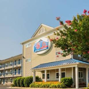 Фотографии гостиницы 
            Motel 6-Fayetteville, NC - Fort Bragg Area