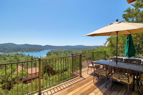 Фотография гостевого дома Mountain Top Chalet