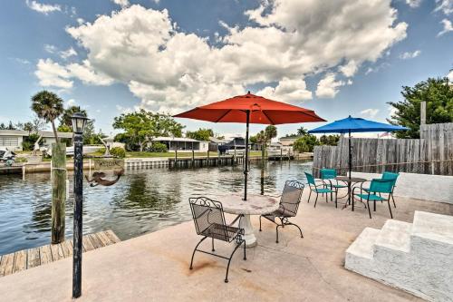 Фотографии гостевого дома 
            Canalfront Bradenton Home with Dock and Pool!