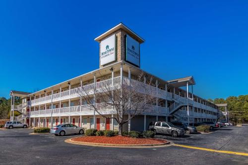 Фотография мотеля HomeTowne Studios by Red Roof Covington, GA