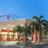 Фотография гостиницы Howard Johnson by Wyndham Ft. Myers FL