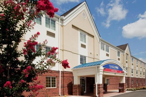 Фотография гостиницы Candlewood Suites Colonial Heights - Fort Lee, an IHG Hotel