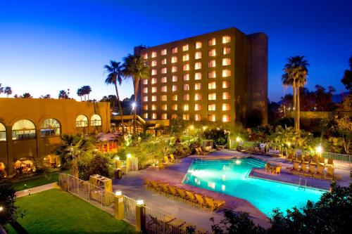 Фотография гостиницы DoubleTree by Hilton Tucson-Reid Park