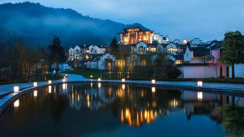 Фотографии гостиницы 
            Banyan Tree Hotel Huangshan