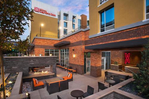 Фотография гостиницы Hilton Garden Inn Burbank Downtown