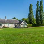 Фотография гостевого дома Quaint cottage in the middle of a large beautiful private park - Barhams Cartlodge