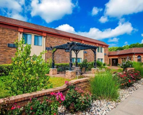 Фотография гостиницы Quality Inn & Suites Kansas City Airport North