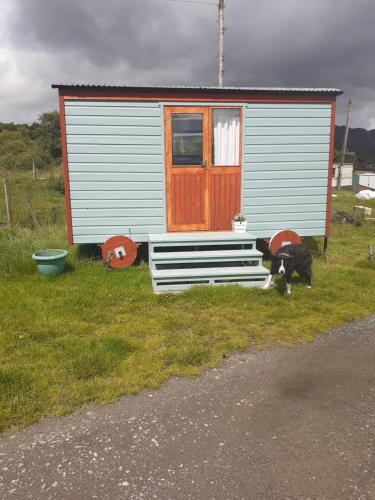 Фотографии базы отдыха 
            Croft of Clune Shepherds Hut