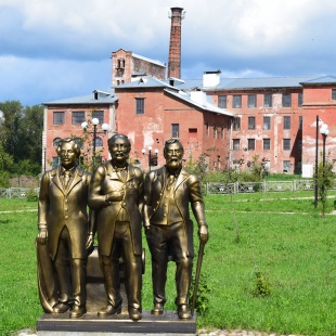 Фотография памятника Памятник отцам-основателям ткацкой промышленности в Нерехте