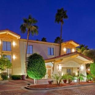 Фотографии гостиницы 
            La Quinta Inn by Wyndham Phoenix Sky Harbor Airport