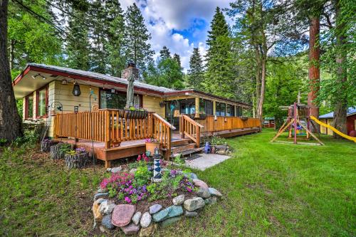 Фотографии гостевого дома 
            Flathead Lake House with Private Beach and Boat Dock!