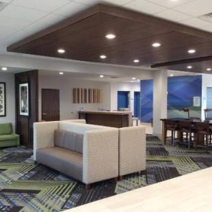 Фотографии гостиницы 
            Holiday Inn Express & Suites - Dallas NW HWY - Love Field, an IHG Hotel