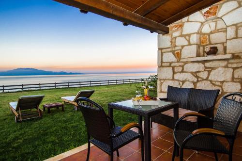 Фотография гостевого дома Kavos Psarou Villas