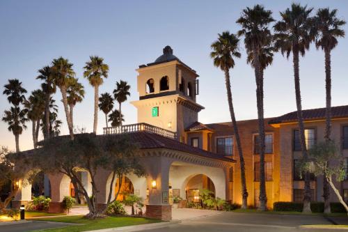 Фотография гостиницы Embassy Suites Lompoc - Central Coast