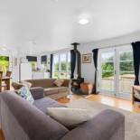 Фотография гостевого дома Blue Breeze - Waikanae Beach Holiday Home