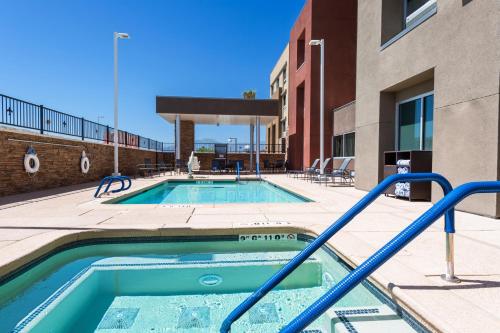 Фотография гостиницы Fairfield Inn & Suites by Marriott Palm Desert