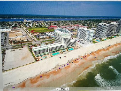Фотографии гостиницы 
            Sea View Apt Building On Daytona Beach