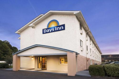 Фотография гостиницы Days Inn by Wyndham Greenwood SC