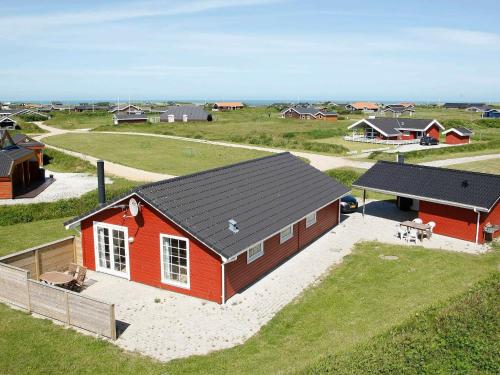 Фотография гостевого дома Four-Bedroom Holiday home in Løkken 2