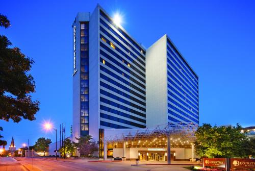 Фотография гостиницы DoubleTree by Hilton Tulsa Downtown