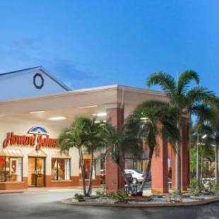 Фотографии гостиницы 
            Howard Johnson by Wyndham Ft. Myers FL