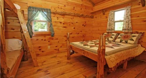 Фотография кемпинга Robin Hill Camping Resort Deluxe Cottage 13