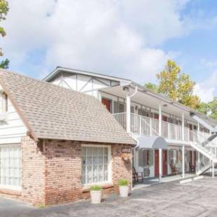 Фотографии гостиницы 
            Days Inn by Wyndham Eureka Springs