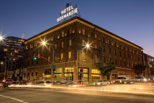 Фотографии гостиницы 
            Hotel Normandie - Los Angeles