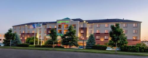 Фотографии гостиницы 
            Courtyard by Marriott Madison East